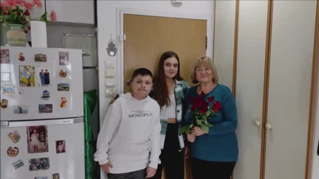 Внуки приехали поздравить бабушку с днём рождения 11.03.2022.
