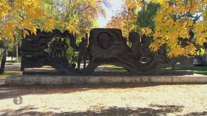 Памятник Н. Островскому . г Сызрань "без прикрас" .