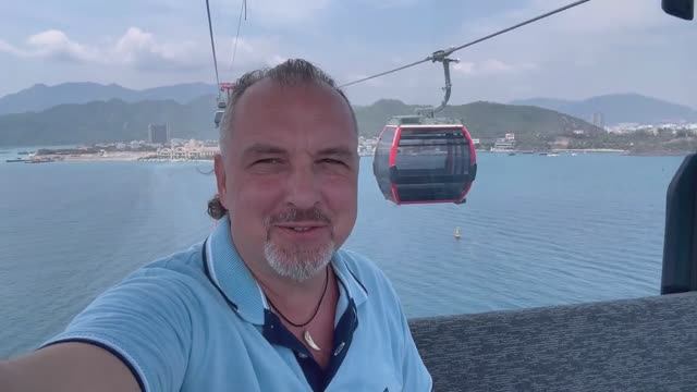 Утро, поездка с острова Винперл на материк, в город Нячанг 1 апреля 2024 г.