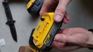 18V DEWALT POWERSTACK - DCBP034-XJ