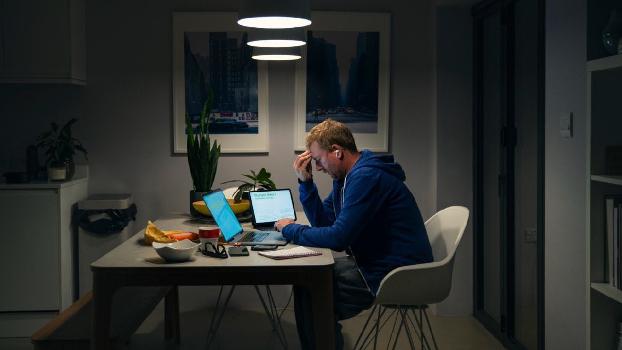 Cost of living ‘out of control’ as 20 per cent of Aussies have no savings смотреть онлайн