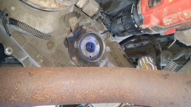 высверливаем остатки болтов на шм где раздатка . -10 смотреть онлайн