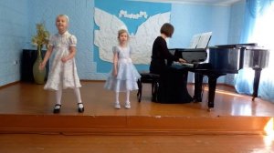 "Новогодний вальс"  Детская песня