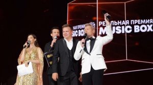 Басков спустился со сцены к огромному торту MUSICBOX