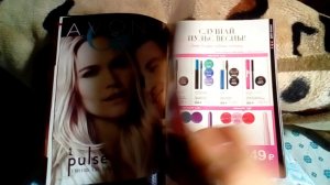 АСМР. Листание журнала, с облизыванием пальца. Комментарии шепотом.