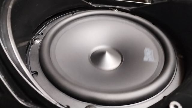 Акустика AMP Mass 6.5 в портативной колонке