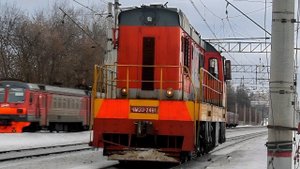 Тепловоз ЧМЭ3-2461 следует резервом на большой скорости!
