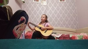 играю в одном видео старинный танец и одинокую гармонь