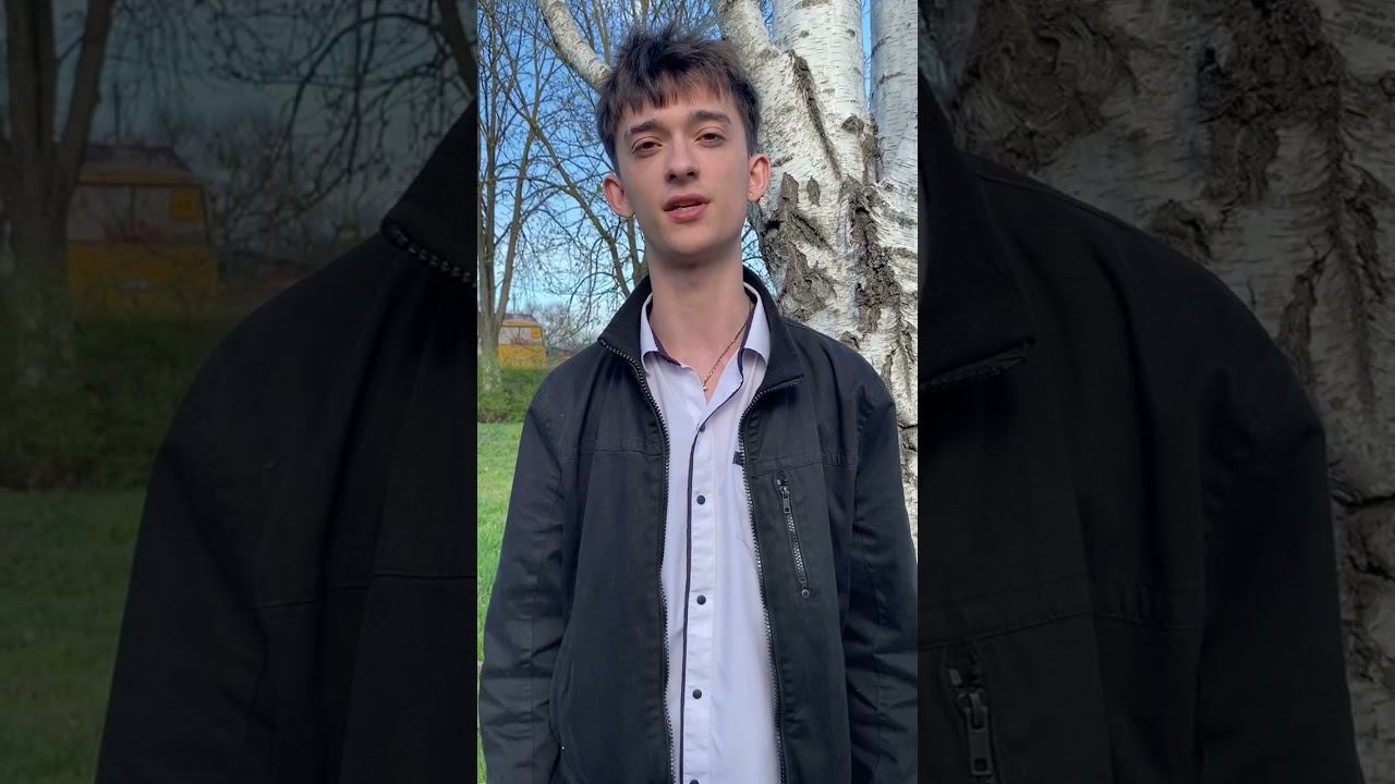 стихотворение Николая Старшинова "И вот в свои 17 лет". Читает Горизанов Владимир