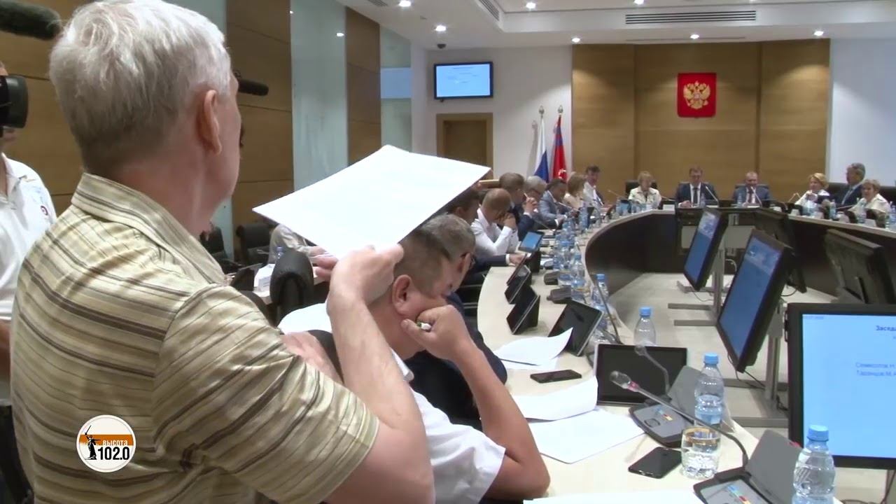 Двое депутатов Волгоградской облдумы устроили перепалку из-за пенсионной реформы. Это прекрасно! смотреть онлайн