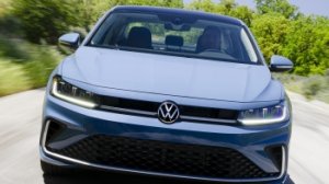 Новый Volkswagen Jetta 2025 вышел в продажу и стал дешевле актуальной версии