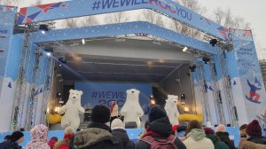 Гигантские медведи поддержали Олимпийскую сборную России