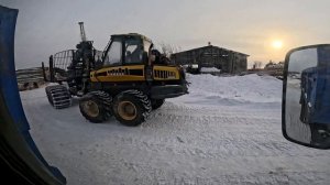 ЗИЛ-130 работает на доставке! Кран КС грузит дрова!