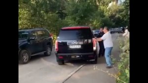 Женщина за рулём Cadillac Escalade разбила не меньше четырёх машин в одном из дворов Самары