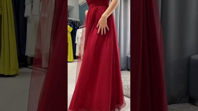 Вечернее платье Париж с открытыми плечами в цвете марсала