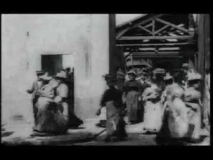 Выход рабочих с фабрики «Люмьер» / La sortie des usines Lumière