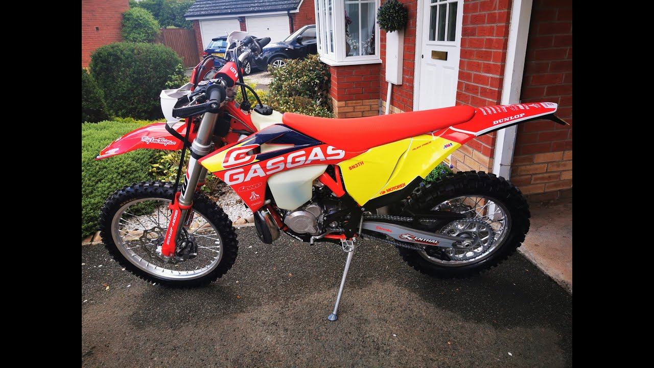 Gas Gas 2021 EC 250 Enduro Motorcycle Running in смотреть онлайн