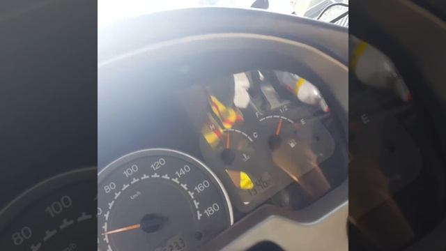 По городу 40км в час. Недостигая 2500 оборотов. смотреть онлайн