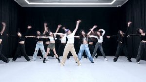 'Zombie' – EVERGLOW (Dance Practice Mirrored)