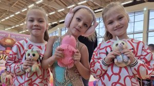 Фестиваль по художественной гимнастике. Двойняшки ДвеНяшки приехали поддержать свою подружку