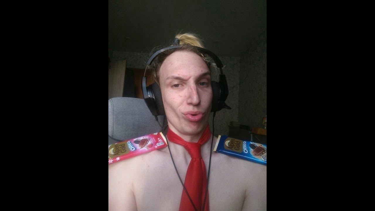 благодарный стример кланяется в камеру