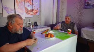 с собакой вместе живу в будке когда ночью выгоняют из родного дома а на рассвете птицы будят нас