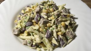 Салат с фасолью, кукурузой и говядиной