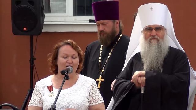 Торжественная линейка, посвященная празднику Последнего звонка смотреть онлайн