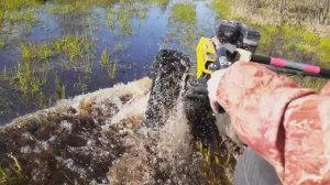 на мотоблоке по лужам