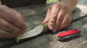Victorinox Tips & Tricks (11 25) - How to carve the concave part of a spoon with a regular SAK