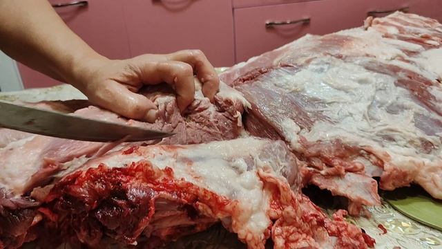 Разделываем мясо 🥩// солим сало //