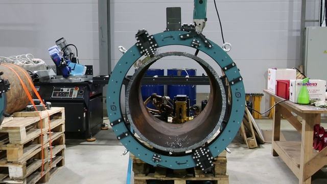 Разъемный труборез Констар Р5971 для труб Ф720-920 мм. Отрезка и снятие наружной фаски. смотреть онлайн