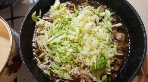 Тушеное мясо с капустой и макаронами
