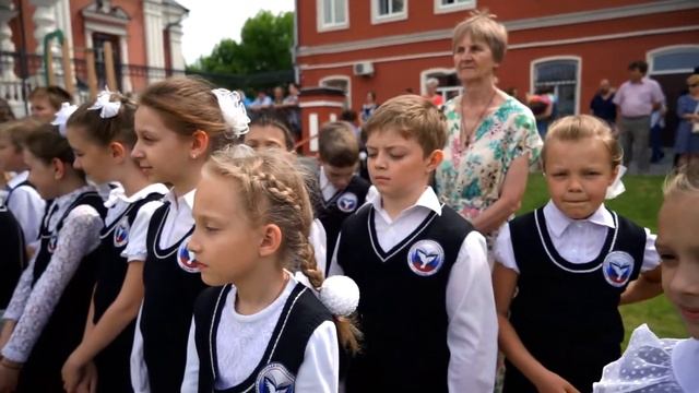 Линейка, посвященная празднику Последнего звонка смотреть онлайн