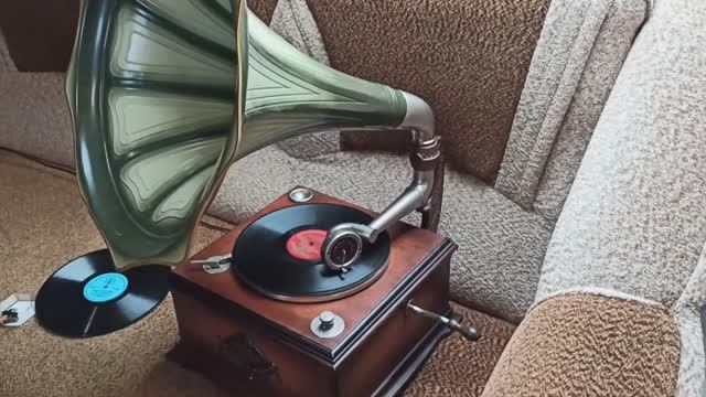 Philips - NG-84 - Nostalgie Trichtergrammophon - Grammophon / Plattenspieler смотреть онлайн