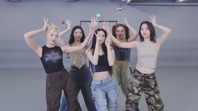 ITZY (있지) - 'CAKE' dance practice mirrored