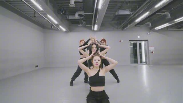 ITZY (있지) - 'In The Morning ( Moving ver.)' dance practice mirrored