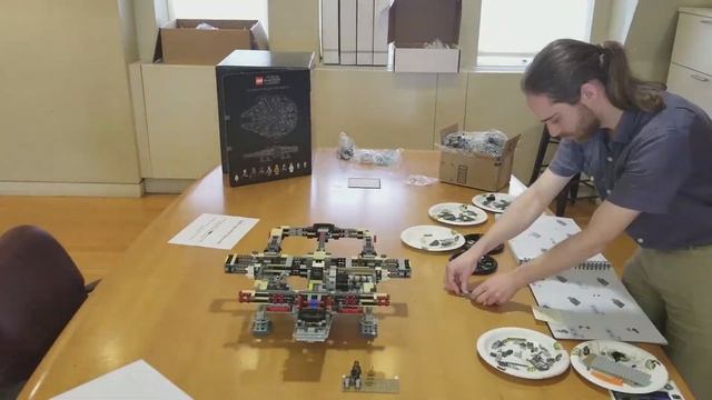 Space.com Builds: LEGO Star Wars UCS Millennium Falcon (Time-Lapse) смотреть онлайн
