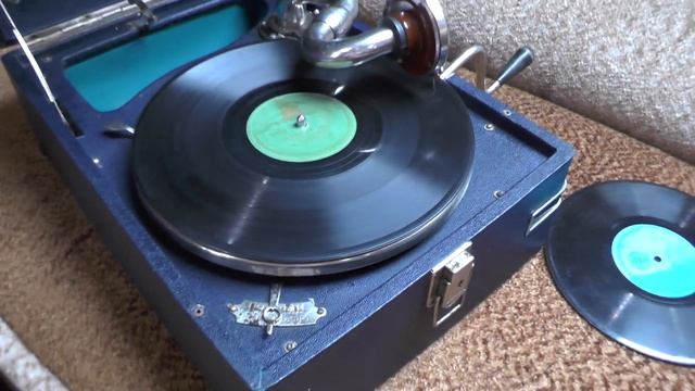 Патефон завод Молот смотреть онлайн