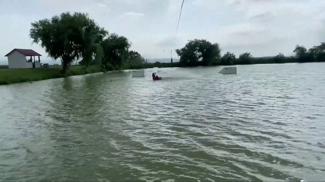 Кайтсерфинг в Анапе. Штиль на кайт споте, тренировка в вейк парке. Ученики Никита и Саша.