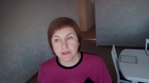 Сделала ревизию в шкафах, испекла простой тортик.