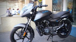 2020 Bajaj Pulsar 125 BS6 Neon Blue Complete & Honest Review with On Road Price 🔥🔥🔥