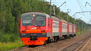 ЭД4М-0167 сообщением Данилов — Сахареж делает остановку на о.п. 306 км