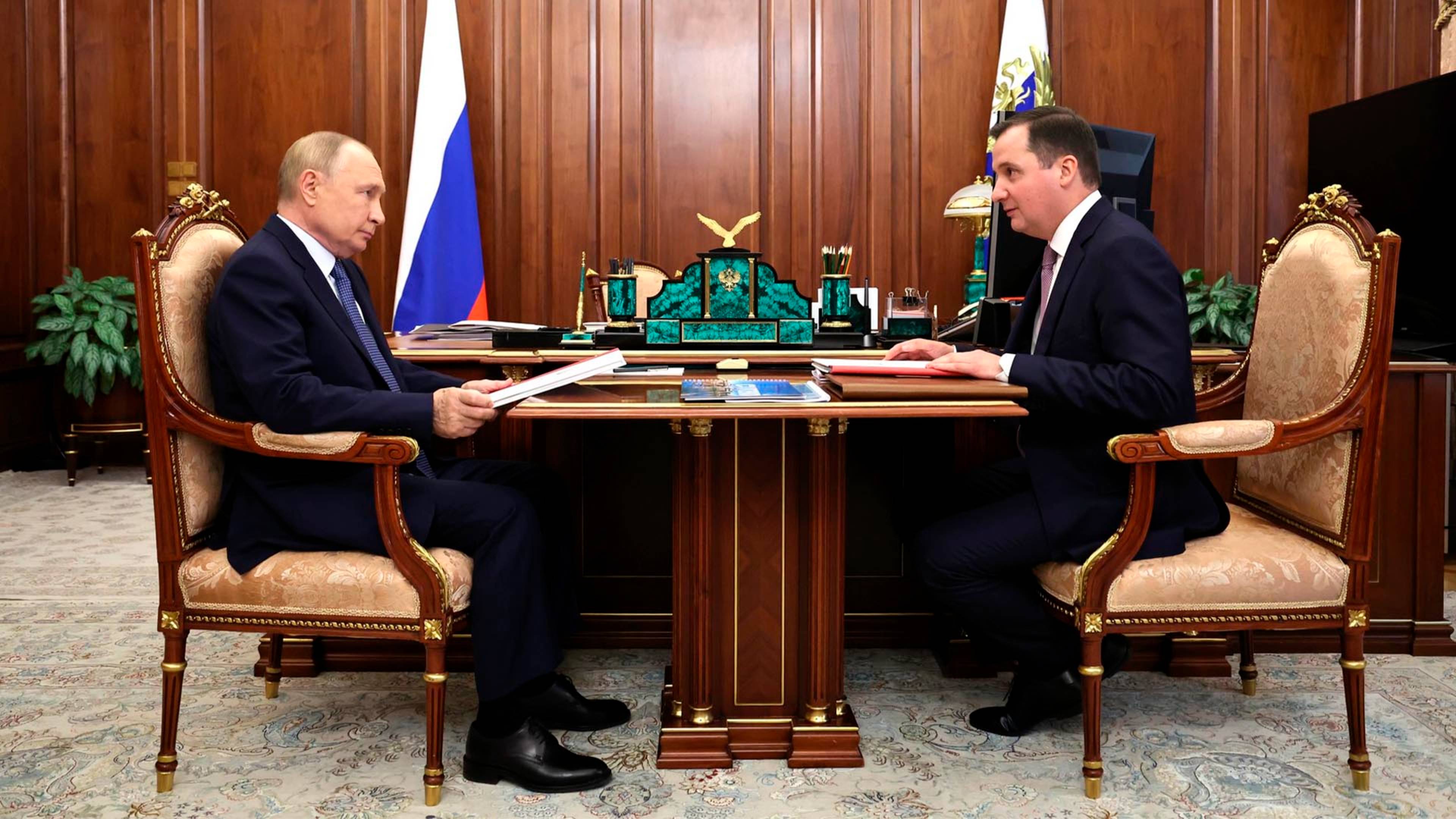 Путин встретился с губернатором Архангельской области и обсудил развитие региона