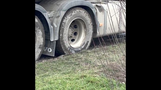 Трактор т 150к с двигателем ЯМЗ 238 после капитального ремонта на трале поехали !!!!
