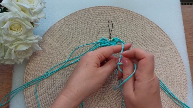 Брелок Сердце в технике макраме
