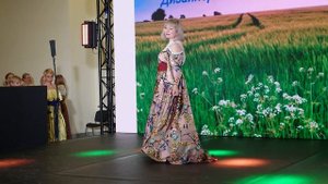 Выставка Жар-птица весна 2024. Театр моды Подиум. Показ СовершенноЛетняя. Дизайнер Евгения Лисицына