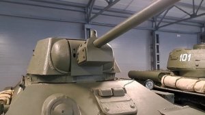 Находим отличия танков Т-34 с 76-мм и 85-мм орудиями.