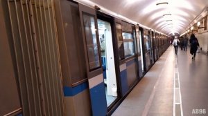 Поезд "Русич" на станции "Электрозаводская"