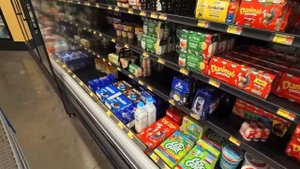 Дальнобой по США готовлюсь в рейс, еду в магазин за покупками в дорогу.